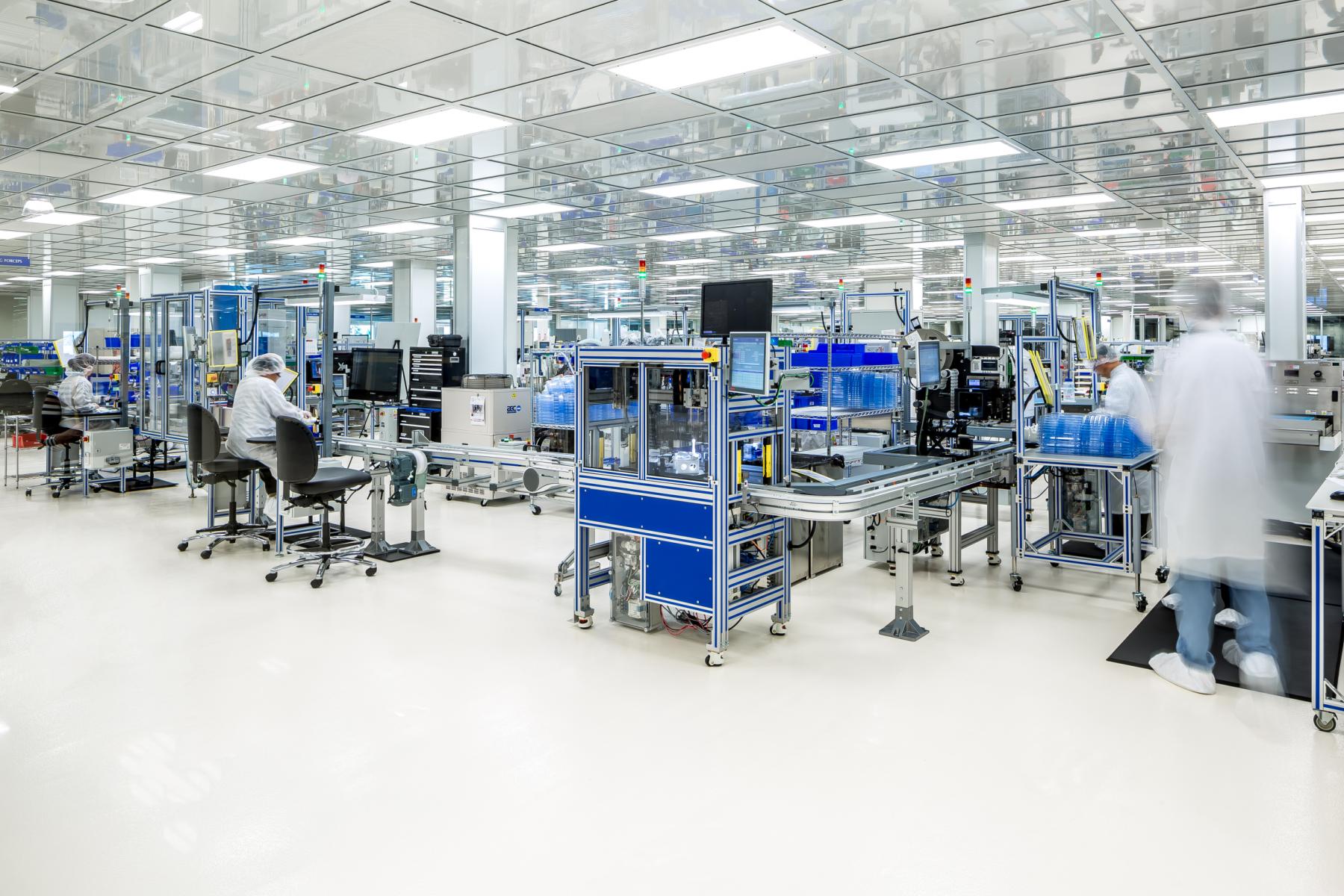 Olympus_Surgical_Interior_Lab_People
