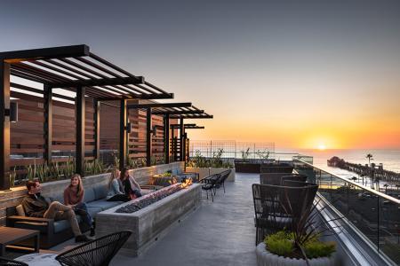 Pierside Apartments South Rooftop Firepit