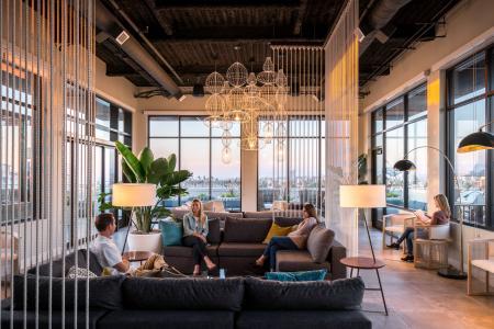 Pierside Apartments South Seating Area
