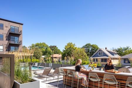Outdoor Grill and Bar at Harper Apartments