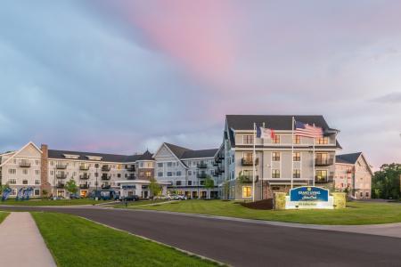 Grand Living at Indian Creek Exterior