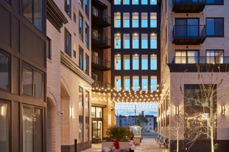 Daymark Uptown Apartments Lighted Courtyard 