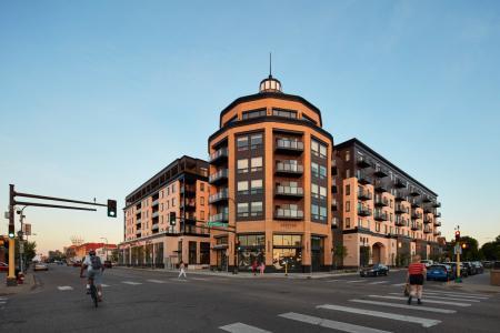 Daymark Uptown Apartments Exterior